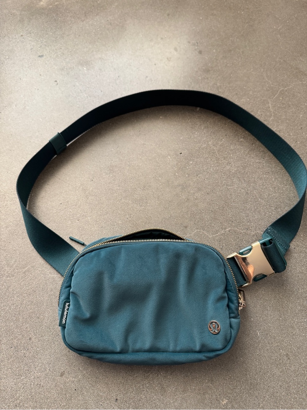 Lululemon Velour Belt Bag in Forest